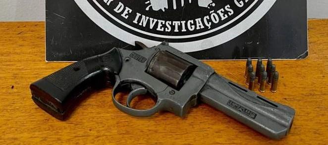 Após denúncias, SIG de Três Lagoas prende jovem de 19 anos com arma de fogo no bairro Santa Rita Após denúncias, SIG de Três Lagoas prende jovem de 19 anos com arma de fogo no bairro Santa Rita