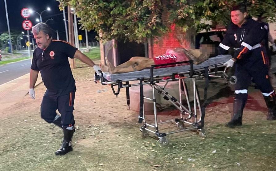 Após ser acusado de mexer com mulheres, jovens “cobram a fita” e esfaqueia homem em Três Lagoas Após ser acusado de mexer com mulheres, jovens “cobram a fita” e esfaqueia homem em Três Lagoas