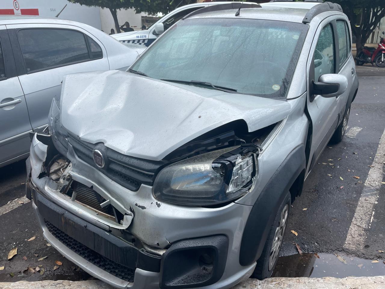 Motorista passa mal e colide com carro no centro de Três Lagoas; criança de 10 anos escapa ilesa