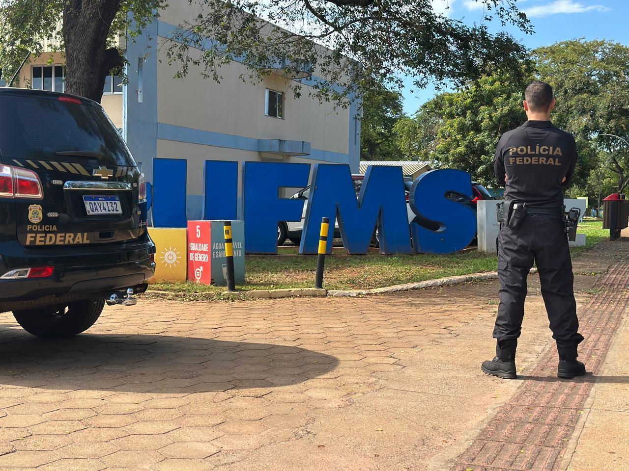 Polícia Federal deflagra operação de combate a crimes de peculato e fraude em execução de contrato administrativo da UFMS de Três Lagoas Polícia Federal deflagra operação de combate a crimes de peculato e fraude em execução de contrato administrativo da UFMS de Três Lagoas