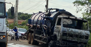 Revolta Popular: Caminhão de suspeito de feminicídio é incendiado em Água Clara-MS Revolta Popular: Caminhão de suspeito de feminicídio é incendiado em Água Clara-MS