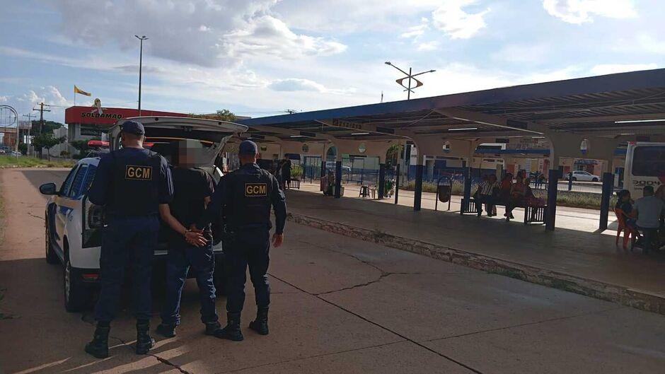 Homem é preso por mostrar o pênis dentro de ônibus em Campo Grande