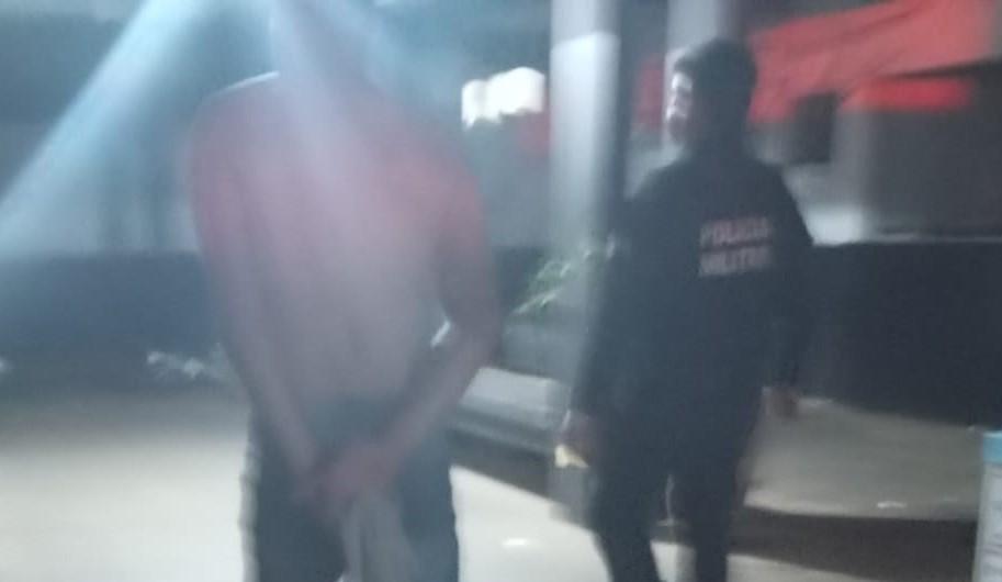 Jovem é preso por desacato após vandalizar bloqueio e tentar agredir agentes de trânsito em Três Lagoas