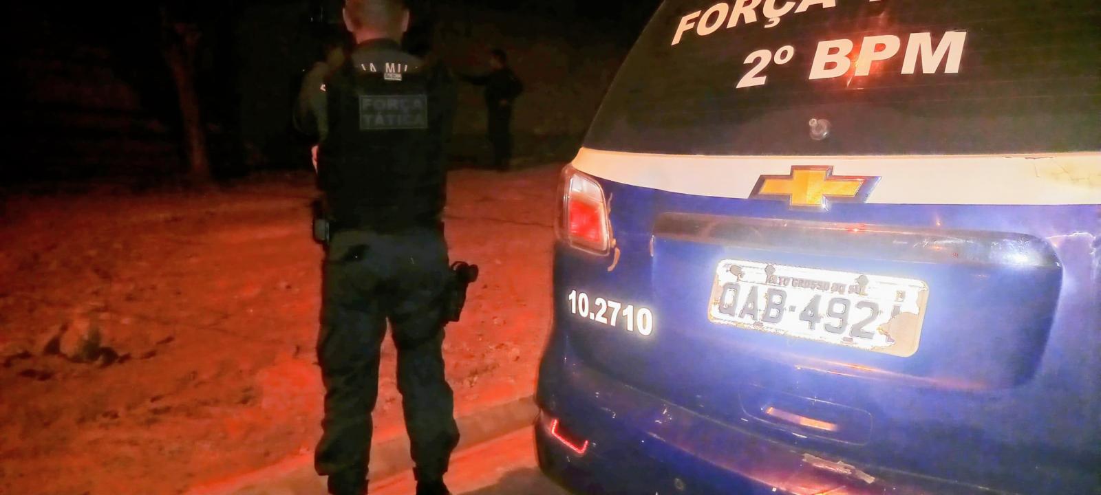 Moradores do Jardim Dourados denunciam ações de usuários de drogas que furtam fios em postes de energia Moradores do Jardim Dourados denunciam ações de usuários de drogas que furtam fios em postes de energia