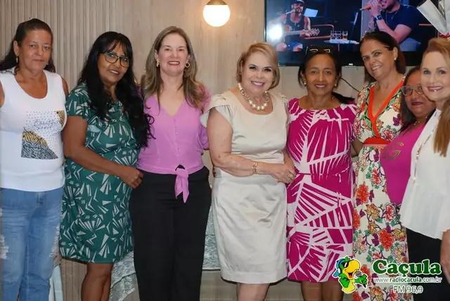 Toninha Campos recebe mulheres para café da manhã especial na Rádio Caçula Toninha Campos recebe mulheres para café da manhã especial na Rádio Caçula
