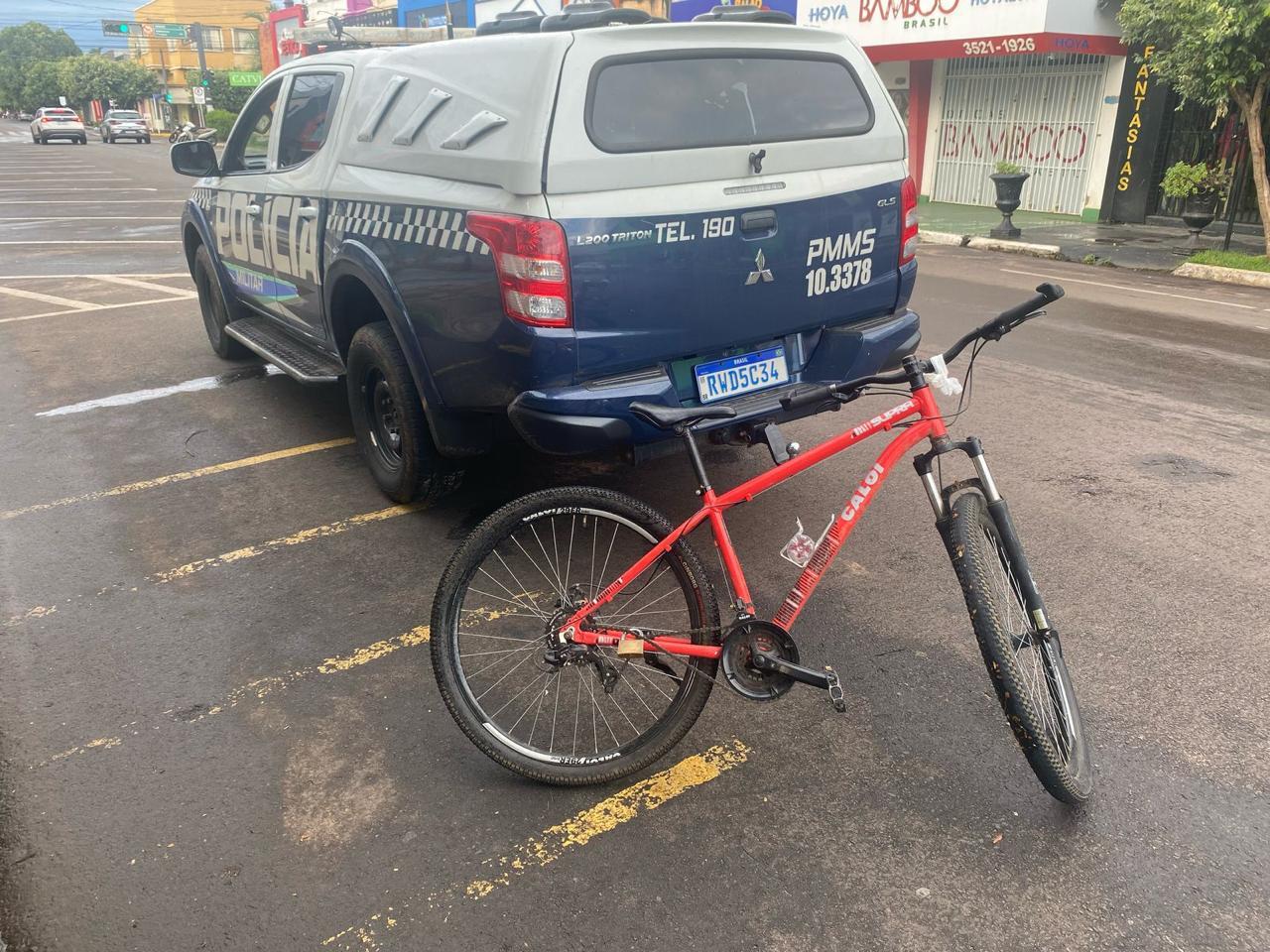 Ação Rápida da PM de Três Lagoas: Bicicleta furtada no Centro é recuperada em terreno pela equipe do sargento Staub e cabo Everton