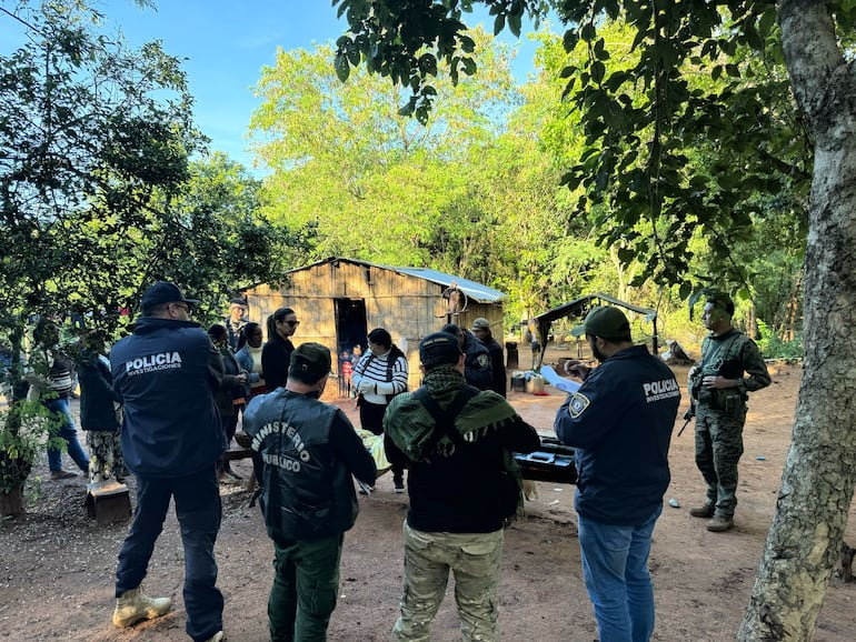 Adolescente é apreendida suspeita de matar estrangulada filha de 8 meses no Paraguai