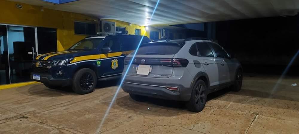 Andavam tranquilos… mas deu ruim: PRF de Três Lagoas flagra carro furtado com placas falsas na BR-262 Andavam tranquilos… mas deu ruim: PRF de Três Lagoas flagra carro furtado com placas falsas na BR-262