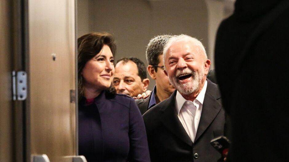 Após pesquisa vergonhosa, Simone Tebet é 'carta fora do baralho' na disputa pela presidência; ela perde até para os votos nulos 