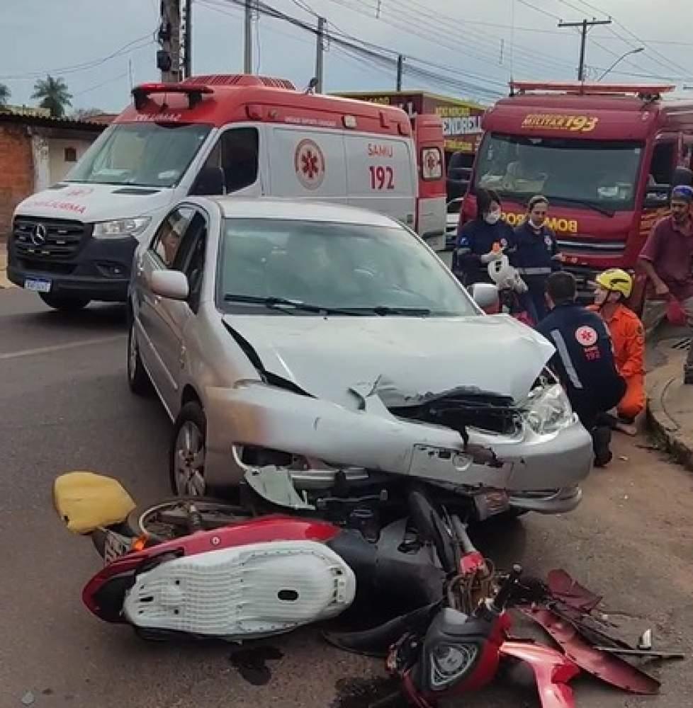 Colisão entre Corolla e Biz deixa mulher ferida em cruzamento movimentado de Três Lagoas Colisão entre Corolla e Biz deixa mulher ferida em cruzamento movimentado de Três Lagoas