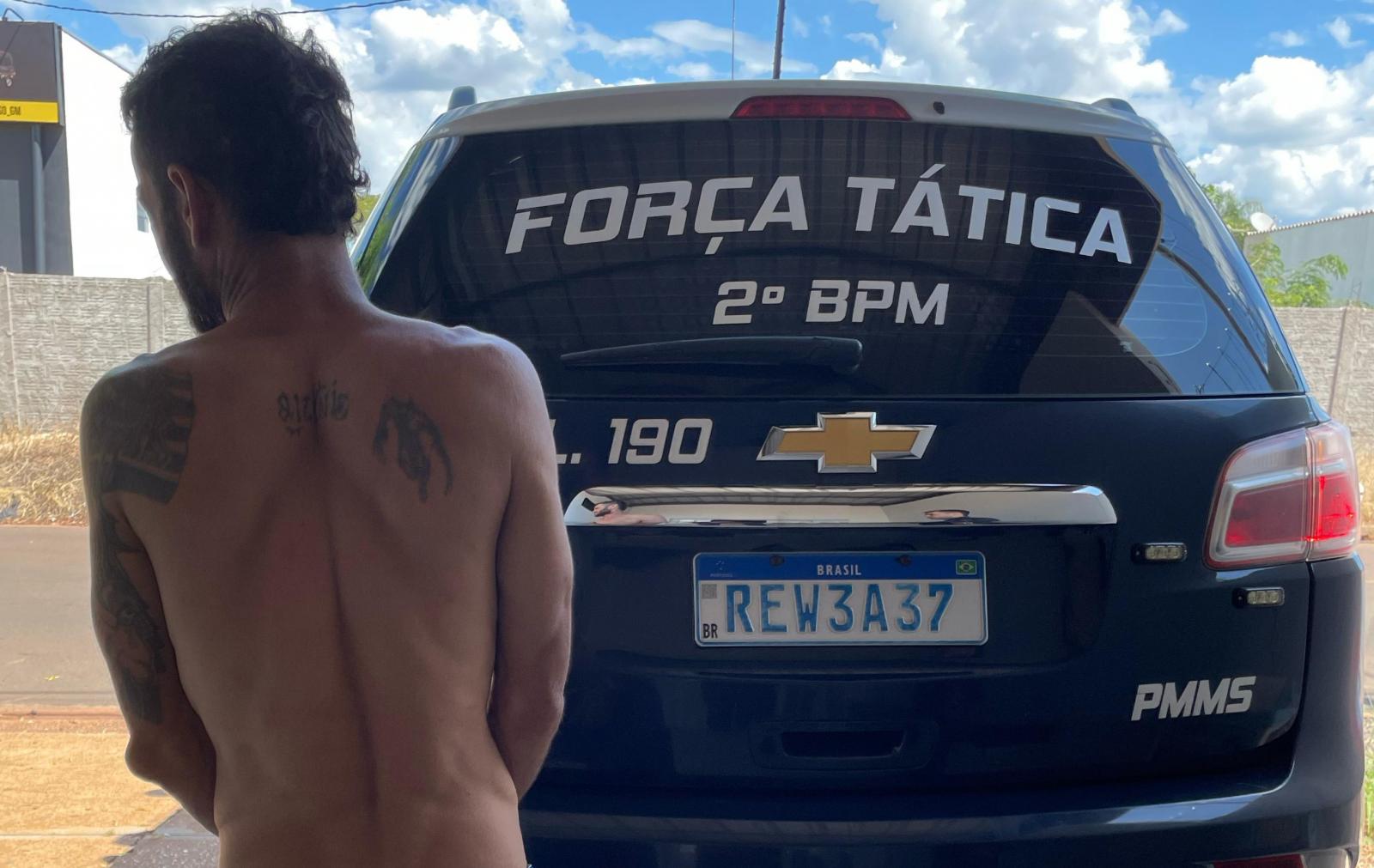 Força Tática prende foragido que tentou se passar por outro, mas acaba descoberto com três mandados de prisão em Três Lagoas