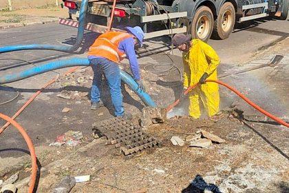 Lixo nos bueiros causa alagamentos! Sua atitude pode evitar o caos nas ruas de Três Lagoas 