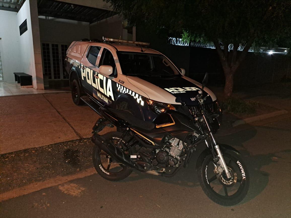 Motociclista com luzes estroboscópicas é preso bêbado em Três Lagoas: teste aponta 0,73 mg/L de álcool