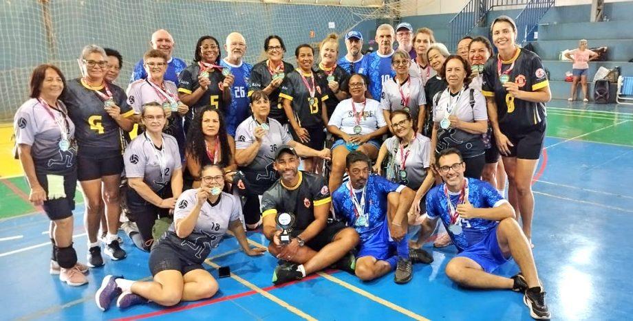 Três Lagoas conquista vice-campeonato no Torneio de Vôlei Adaptado Melhor Idade em Chapadão do Sul
