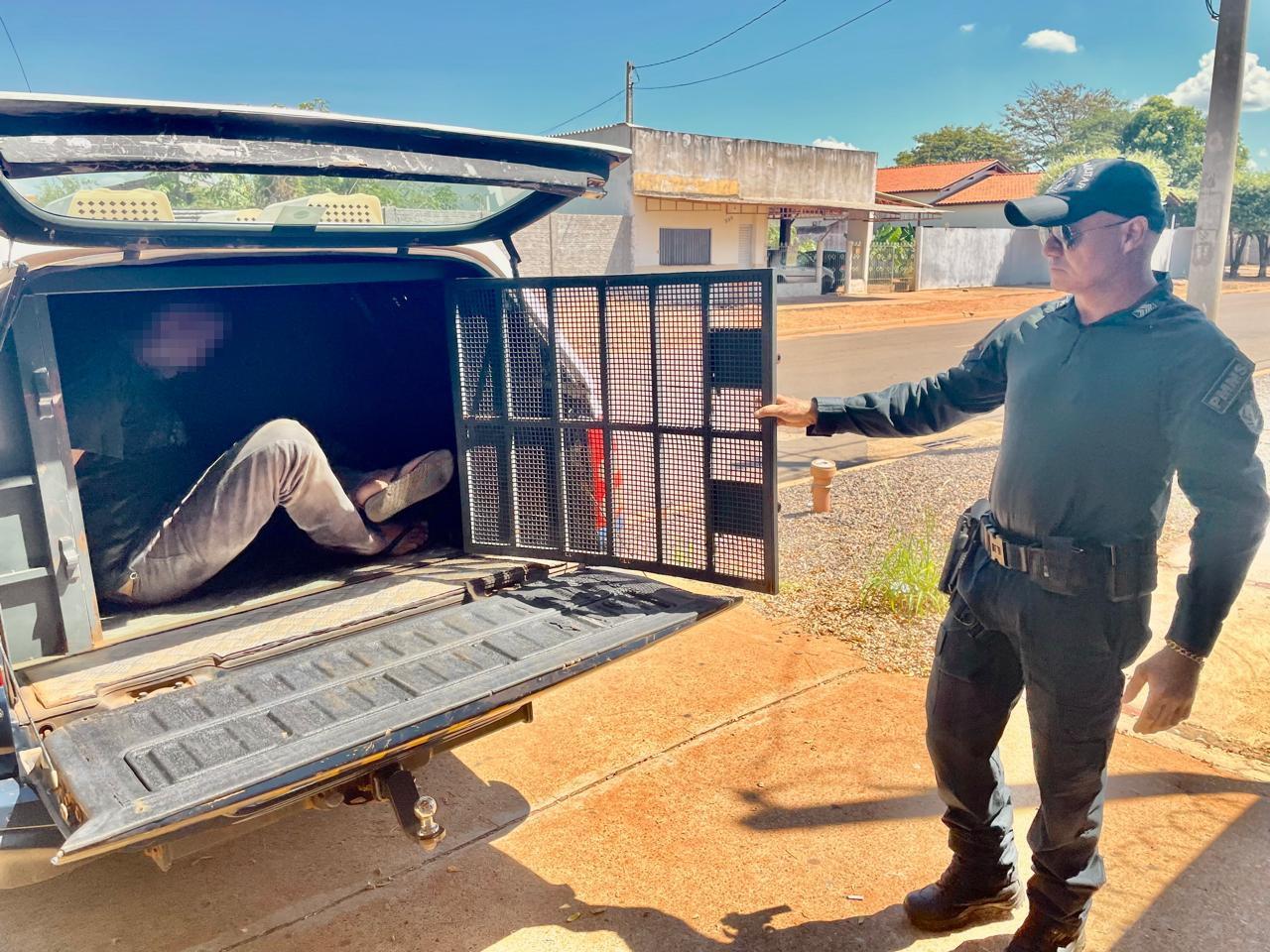 Vulgo “Brau” preso em oficina de Três Lagoas tenta passar nome falso e mentira veio à tona. Sargento Corrêa descobriu a farsa Vulgo “Brau” preso em oficina de Três Lagoas tenta passar nome falso e mentira veio à tona. Sargento Corrêa descobriu a farsa