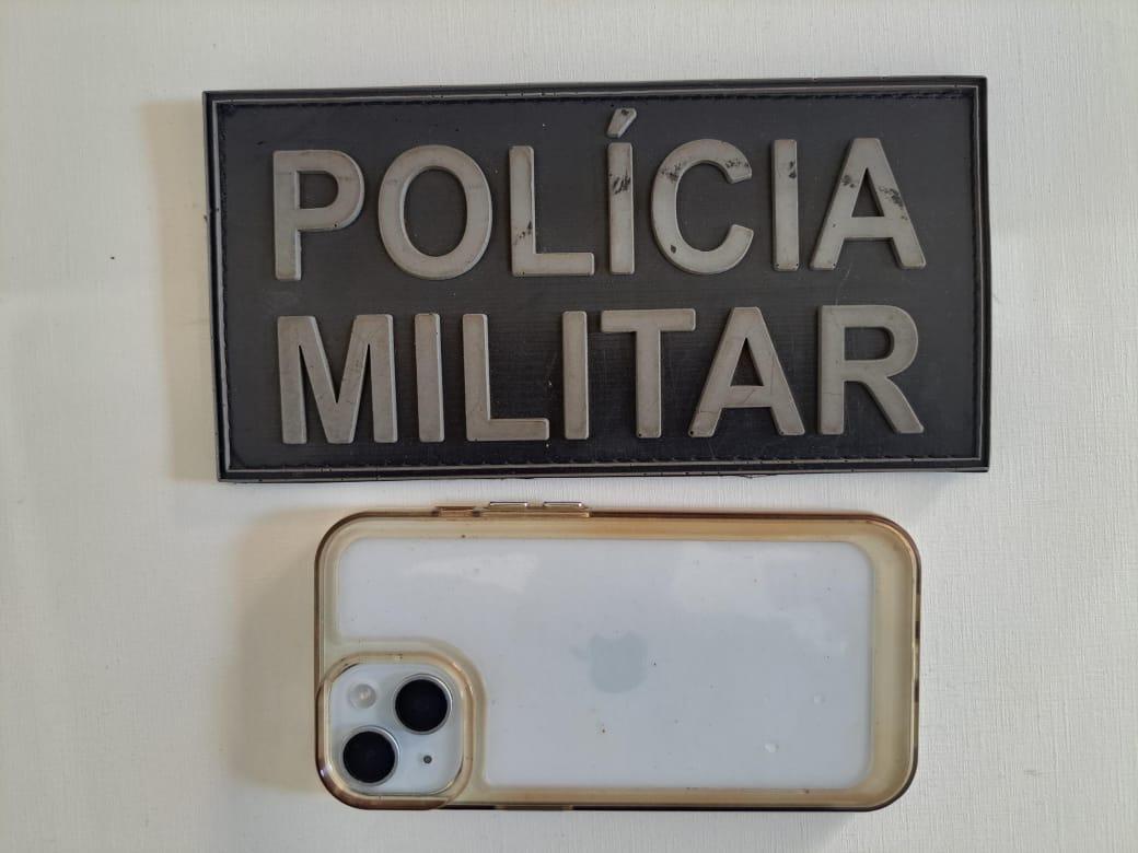 “Achei no chão e não furtei” – Homem alega ter encontrado iPhone 15 em festa; o aparelho foi rastreado e a casa caiu “Achei no chão e não furtei” – Homem alega ter encontrado iPhone 15 em festa; o aparelho foi rastreado e a casa caiu