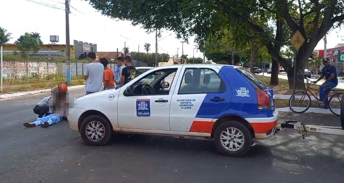 Adolescente em bicicleta elétrica bate em carro da Prefeitura e é socorrida à UPA de Três Lagoas Adolescente em bicicleta elétrica bate em carro da Prefeitura e é socorrida à UPA de Três Lagoas