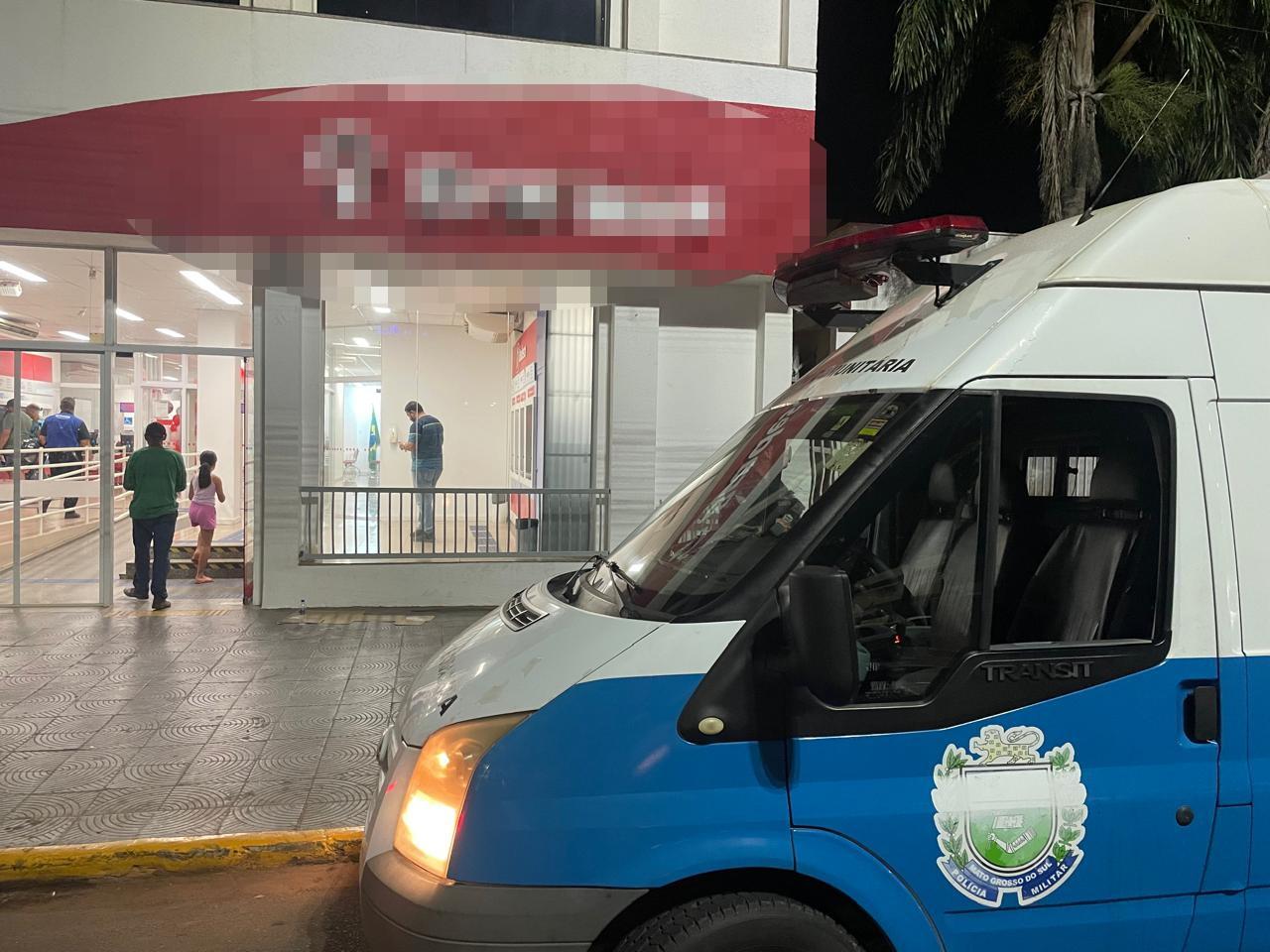 Alerta no Centro: Mulher trans com HIV e tuberculose volta a cuspir em pedestres e preocupa população Alerta no Centro: Mulher trans com HIV e tuberculose volta a cuspir em pedestres e preocupa população