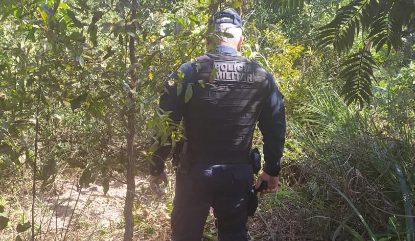 Cadáver é encontrado semidespido e com sinais de espancamento em uma estrada vicinal às margens da BR-158 Cadáver é encontrado semidespido e com sinais de espancamento em uma estrada vicinal às margens da BR-158