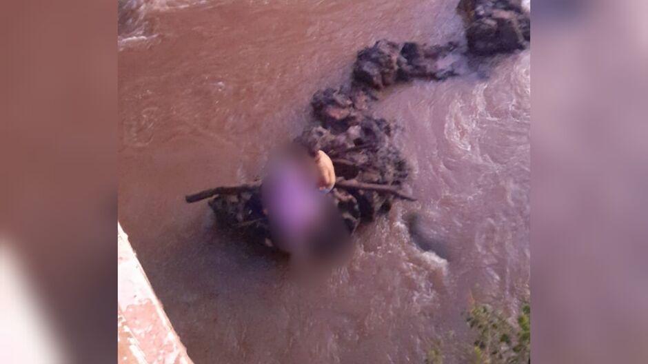 Garota autista se perde, cai em rio e é resgatada em Rochedo