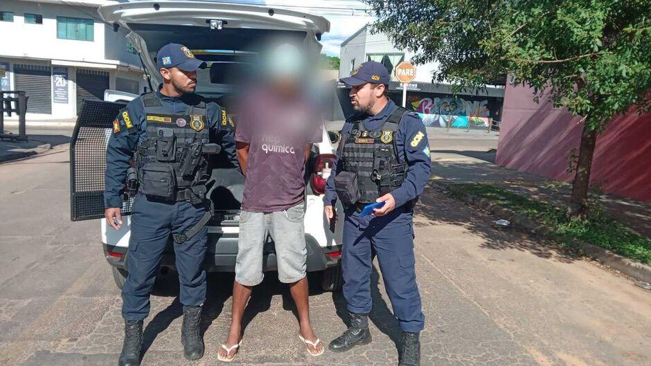 Ladrão vandaliza escola e deixa bilhete com ameaça de bomba em Campo Grande Ladrão vandaliza escola e deixa bilhete com ameaça de bomba em Campo Grande