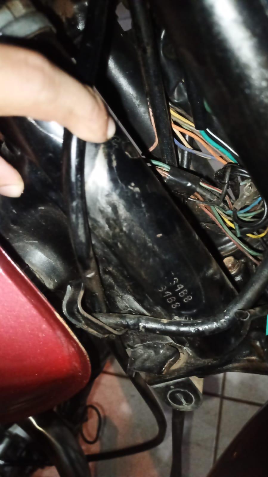 Moto com chassi raspado e placa fria é apreendida pela PM no bairro Paranapungá em Três Lagoas Moto com chassi raspado e placa fria é apreendida pela PM no bairro Paranapungá em Três Lagoas