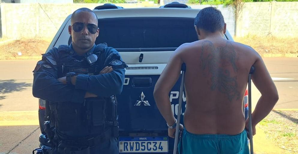Polícia Pula Muro de Residência e Prende Foragido em Três Lagoas: Homem Deu Nome Falso e Resistiu à Prisão por 20 Minutos