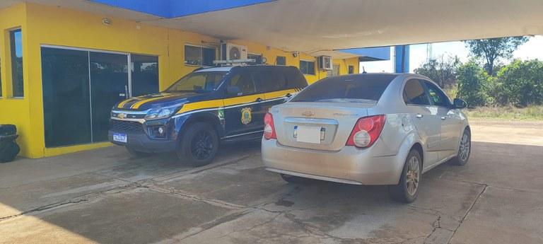 PRF recupera carro roubado em Brasília circulando com família na BR-262 entre Três Lagoas e Água Clara PRF recupera carro roubado em Brasília circulando com família na BR-262 entre Três Lagoas e Água Clara
