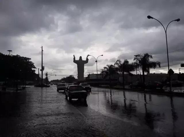 Segunda-feira começa com chuva e frio em Três Lagoas; temperaturas caem e há alerta de tempestades Segunda-feira começa com chuva e frio em Três Lagoas; temperaturas caem e há alerta de tempestades