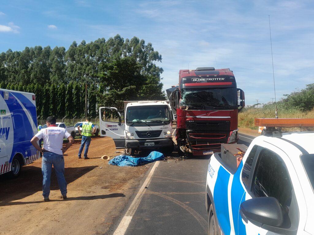 Acidente na rodovia MS-306 deixa uma pessoa morta e outra ferida em Cassilândia Acidente na rodovia MS-306 deixa uma pessoa morta e outra ferida em Cassilândia