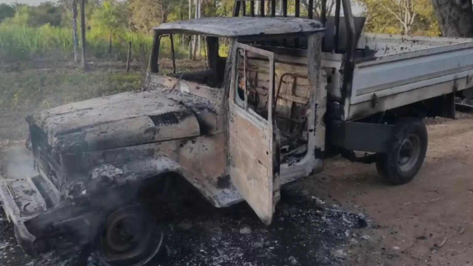 Bombeiros são acionados após dois veículos pegarem fogo em MS