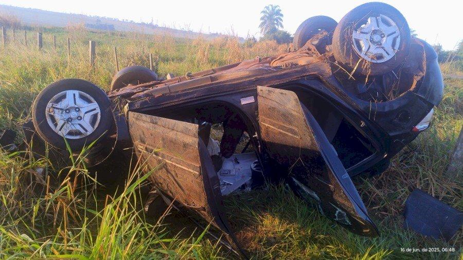 Capotamento deixa duas pessoas feridas na BR-376, entre Ivinhema e Nova Andradina  