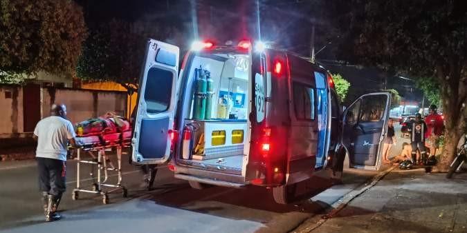 Carro atinge moto com dois jovens e foge sem prestar socorro em Três Lagoas; motorista pode responder por crime Carro atinge moto com dois jovens e foge sem prestar socorro em Três Lagoas; motorista pode responder por crime