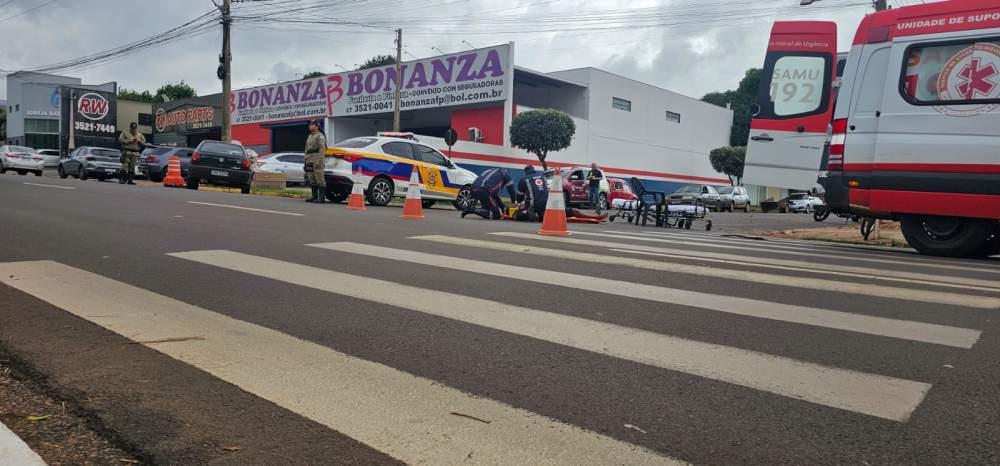 Ciclista na contramão se envolve em acidente e fica ferido na Avenida Rosário Congro Ciclista na contramão se envolve em acidente e fica ferido na Avenida Rosário Congro