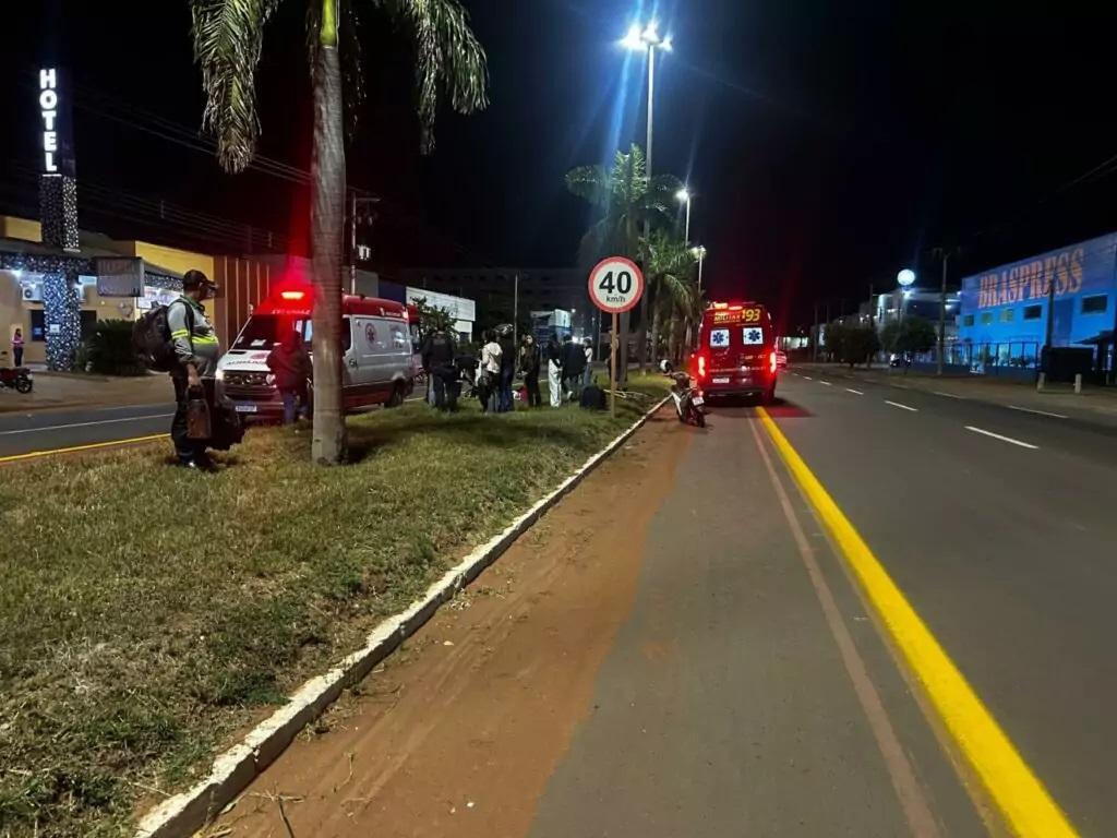Colisão entre bicicleta elétrica e moto deixa criança e motociclista feridos em Três Lagoas; moto foi retirada antes da chegada da polícia Colisão entre bicicleta elétrica e moto deixa criança e motociclista feridos em Três Lagoas; moto foi retirada antes da chegada da polícia