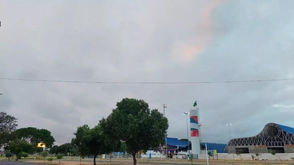 Frente fria avança e muda o tempo em Três Lagoas nesta segunda-feira