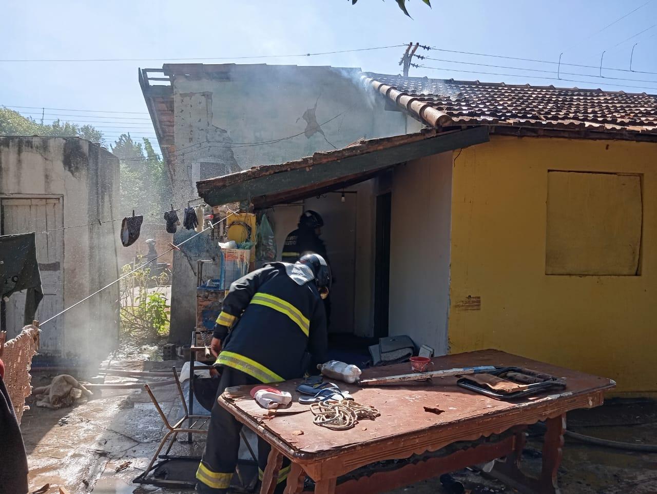 Incêndio atinge cozinha de residência no Santa Terezinha e mobiliza Corpo de Bombeiros em Três Lagoas