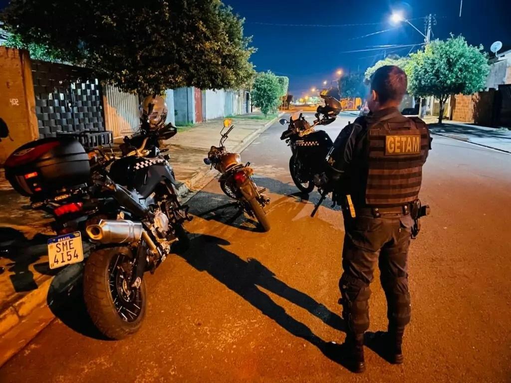 Menor é apreendido depois de empinar moto e fugir da GETAM pelas ruas do Santa Rita