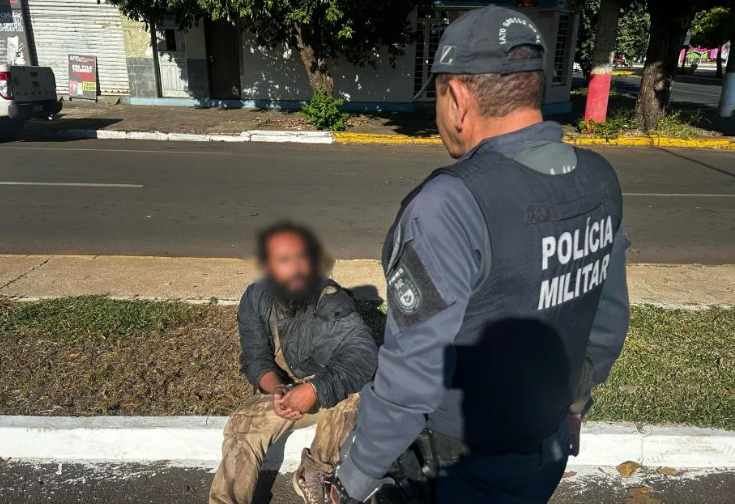 Morador de rua mais conhecido de Três Lagoas é detido por ato obsceno em plena luz do dia Morador de rua mais conhecido de Três Lagoas é detido por ato obsceno em plena luz do dia