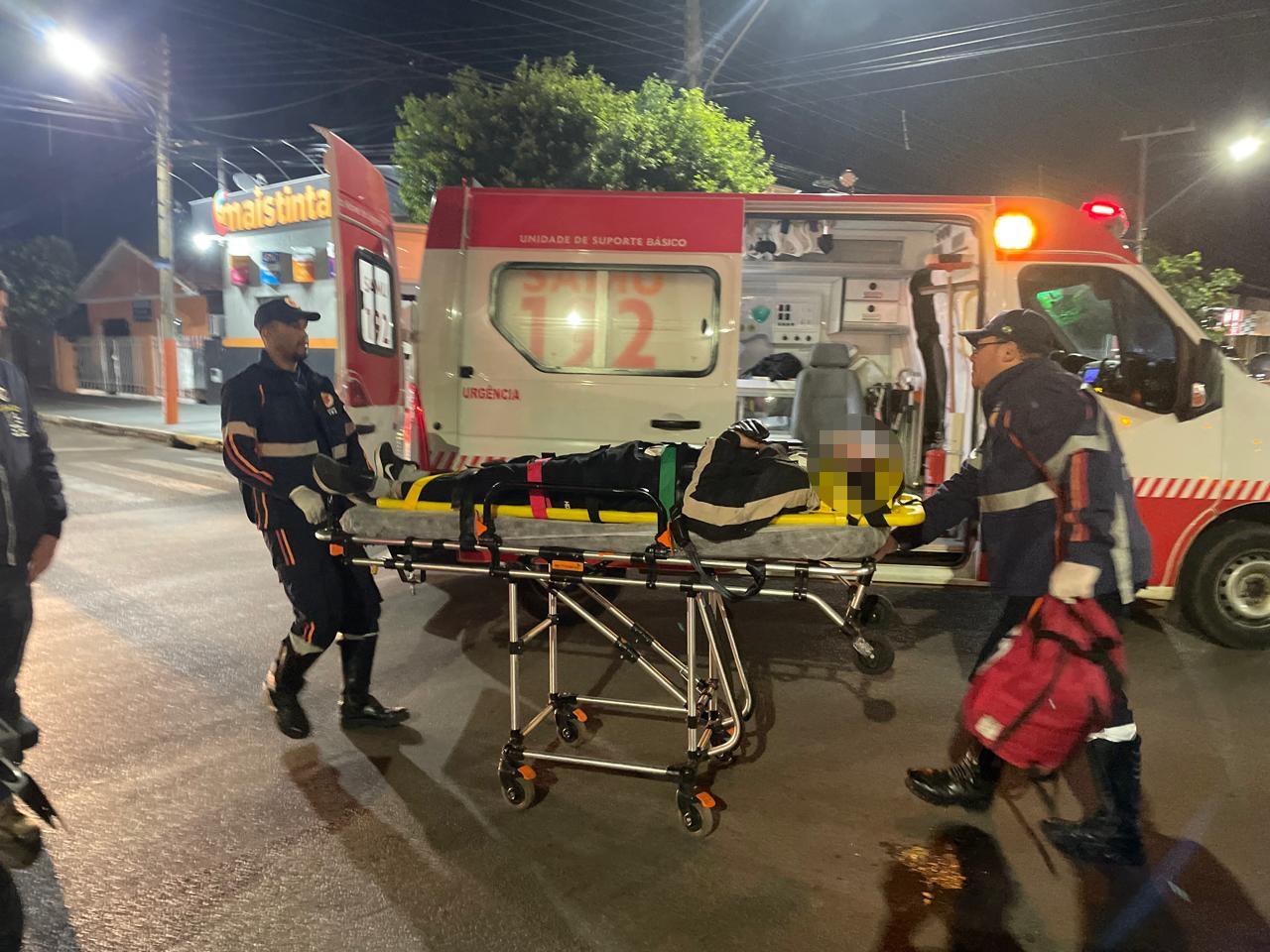 Motociclista fica ferido em colisão com carro no Centro de Três Lagoas; criança que estava no veículo não se machucou Motociclista fica ferido em colisão com carro no Centro de Três Lagoas; criança que estava no veículo não se machucou