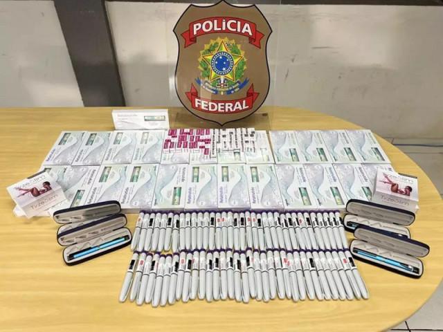 Passageiro é flagrado com 140 canetas de uso controlado no aeroporto da fronteira Passageiro é flagrado com 140 canetas de uso controlado no aeroporto da fronteira