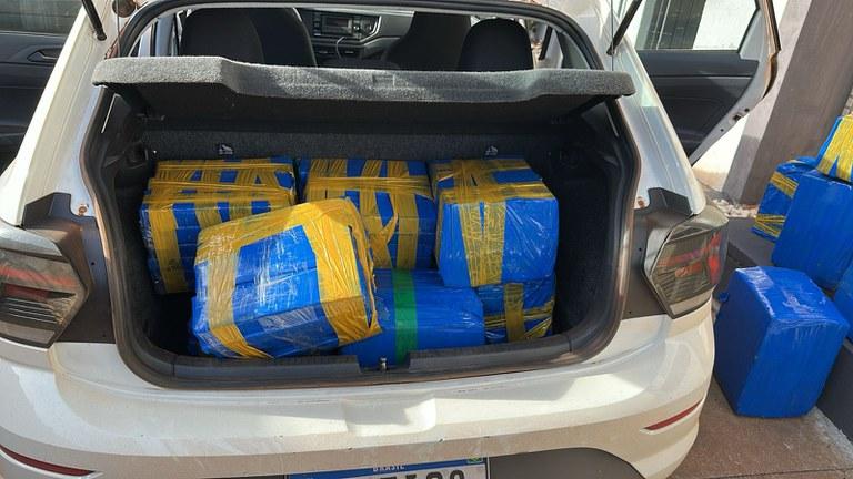 Polícia Federal apreende 350 kg de maconha na zona rural de Três Lagoas após fuga e denúncia anônima Polícia Federal apreende 350 kg de maconha na zona rural de Três Lagoas após fuga e denúncia anônima