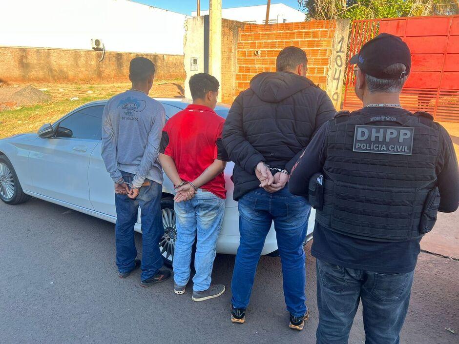 Suspeitos de matar agiota na Moreninhas são presos em Ribas do Rio Pardo Suspeitos de matar agiota na Moreninhas são presos em Ribas do Rio Pardo