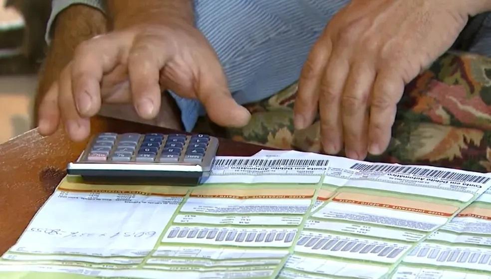 Vai doer no bolso: Conta de luz sobe em junho com bandeira vermelha, alerta Aneel
