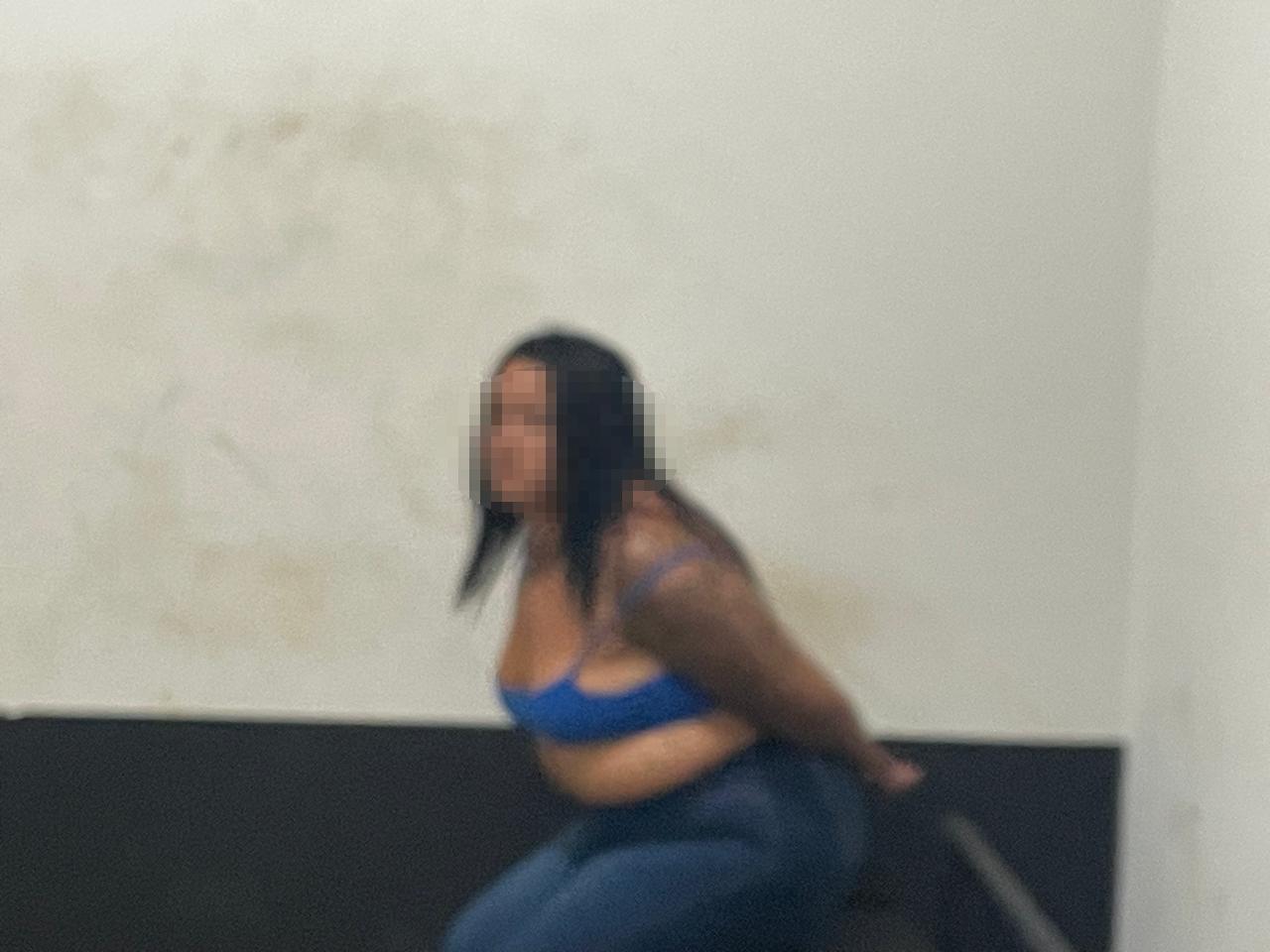 Mulher é presa com revólver no Novo Oeste e disse que comprou a arma para revender e ganhar dinheiro Mulher é presa com revólver no Novo Oeste e disse que comprou a arma para revender e ganhar dinheiro