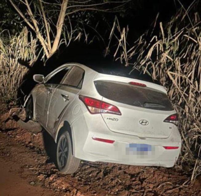 Veículo furtado na Vila Piloto é encontrado em valeta; ladrão pediu 15 mil para devolver o carro