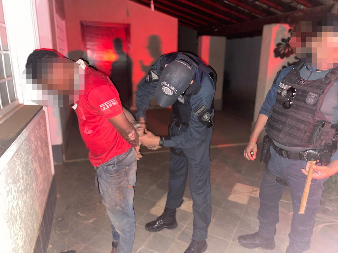 Veja o vídeo: “Boca Rosa” diz que gosta de roubar por ser um vício; ele acabou preso pela equipe do sargento Francisco da PM Veja o vídeo: “Boca Rosa” diz que gosta de roubar por ser um vício; ele acabou preso pela equipe do sargento Francisco da PM