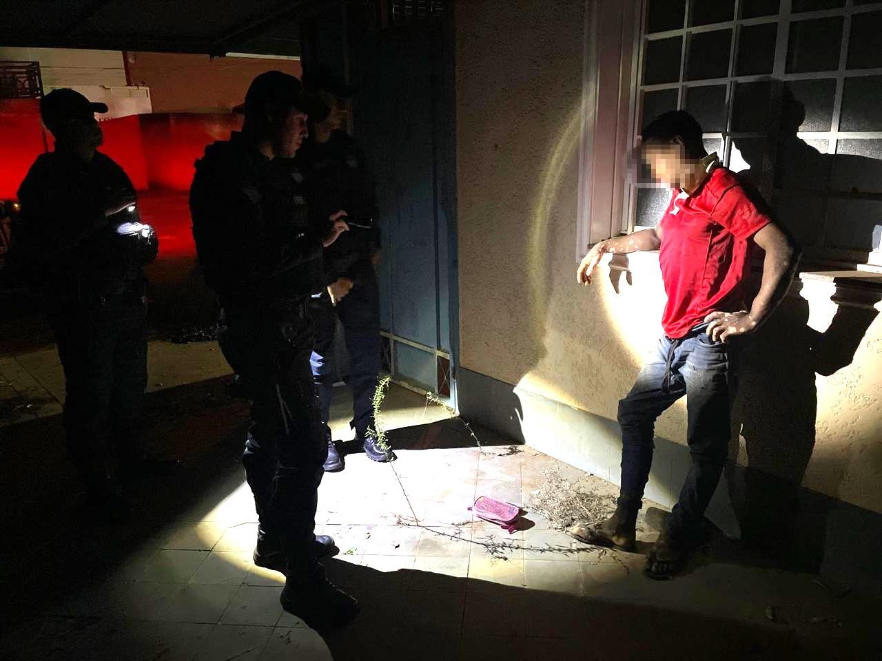 Veja o vídeo: “Boca Rosa” diz que gosta de roubar por ser um vício; ele acabou preso pela equipe do sargento Francisco da PM Veja o vídeo: “Boca Rosa” diz que gosta de roubar por ser um vício; ele acabou preso pela equipe do sargento Francisco da PM