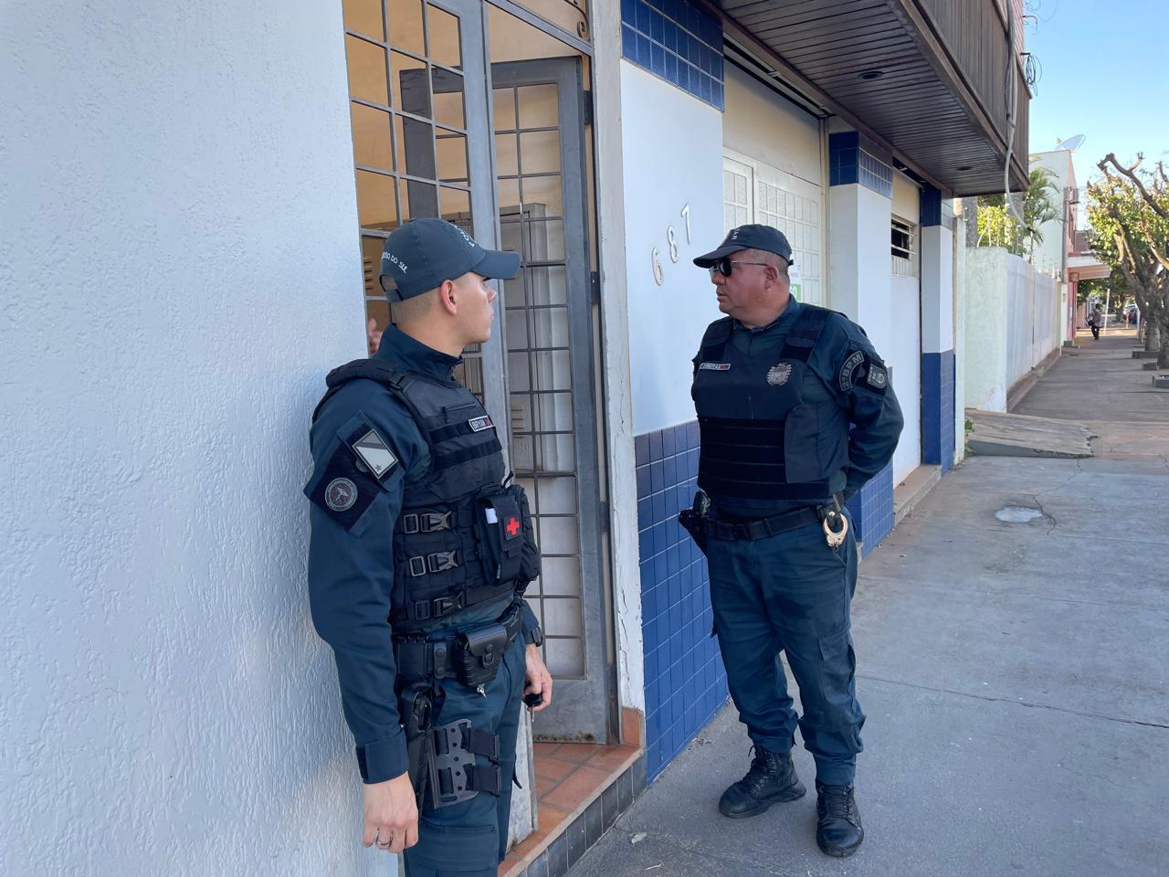  Veja o vídeo: Ladrão “só chora” após ser preso pela equipe do sargento Freitas ao invadir apartamento e furtar extintor no Centro de Três Lagoas 