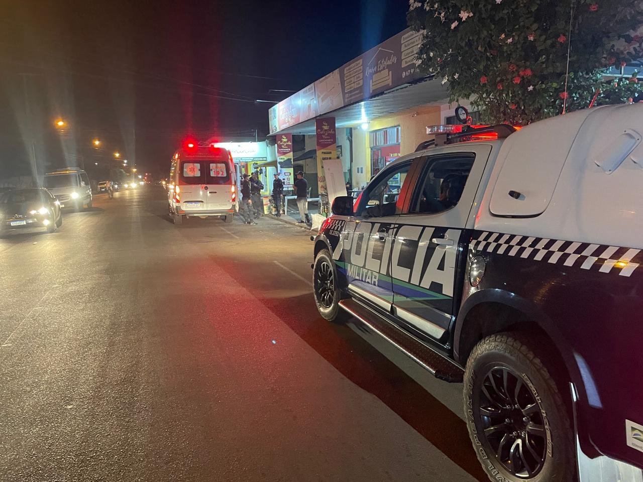 Briga entre usuários de drogas termina com homem esfaqueado na praça da rodoviária em Três Lagoas